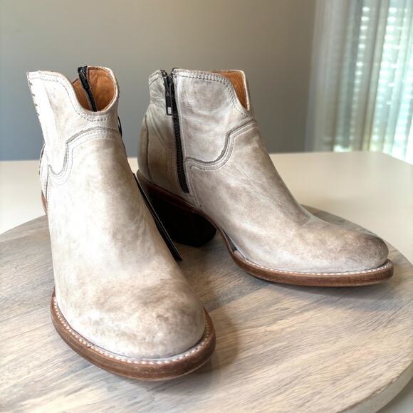 Lucchese M6007 White Distressed Leather Low Scallop Bootie 6.5 B Western Ankle - Picture 3 of 10